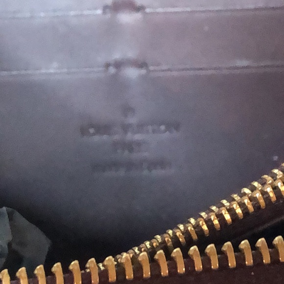 LOUIS VUITTON Vernis Amarante Full Zip Continental Wallet WITH: LV Box Dust Bag - Picture 9 of 17